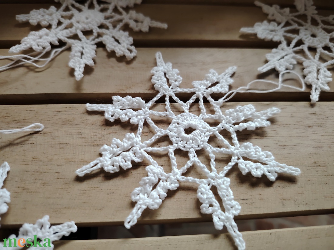 3 db horgolt angyalka + 10 db horgolt hópehely - karácsony - karácsonyi lakásdekoráció - karácsonyfadíszek - Meska.hu