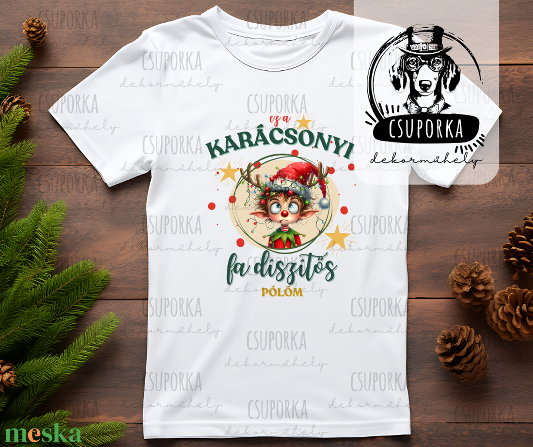 Karácsonyi elfes póló Ez a karácsonyi fadíszítős pólóm felirattal  fehér poliészter, unisex karácsonyi póló - karácsony - karácsonyi ruházat - karácsonyi póló & pulcsi - Meska.hu