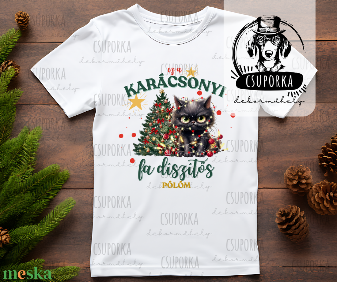 Karácsonyi cicás póló Ez a karácsonyi fadíszítős pólóm felirattal  fehér poliészter, unisex karácsonyi póló - karácsony - karácsonyi ruházat - karácsonyi póló & pulcsi - Meska.hu