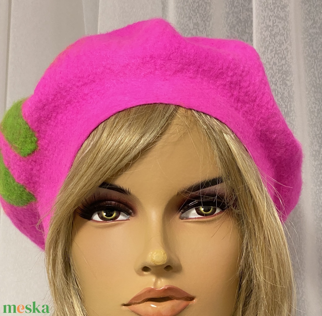 Pink gyapjú nemezelt sapka, barette - ruha & divat - sál, sapka, kendő - sapka - Meska.hu