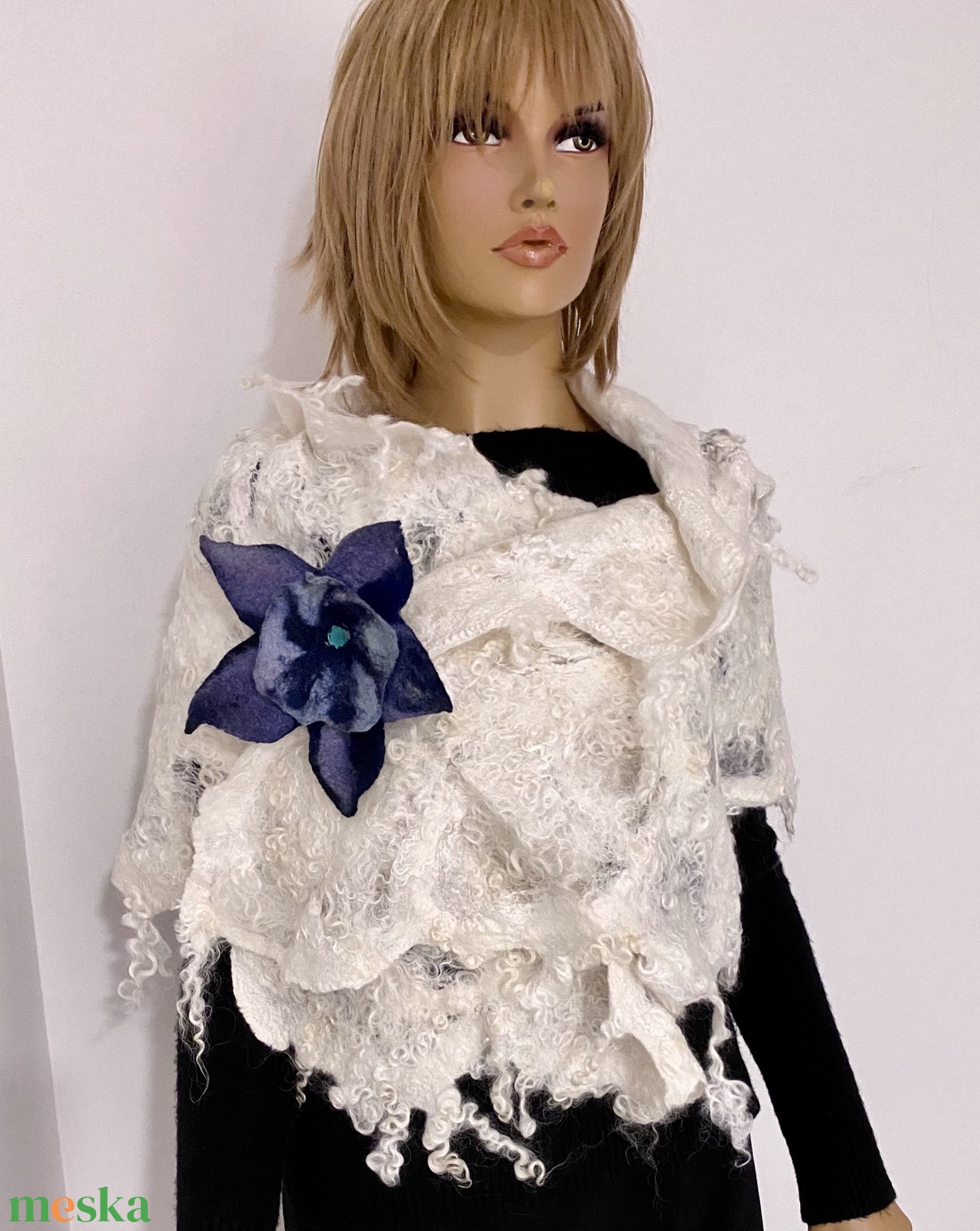 Nemezelt feher csipkeszeru konnyu gyapju sal - ruha & divat - sál, sapka, kendő - sál - Meska.hu