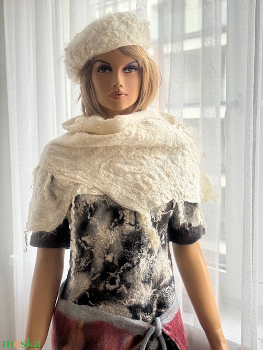 Nemezelt feher csipkeszeru konnyu gyapju sal - ruha & divat - sál, sapka, kendő - sapka & sál szett - Meska.hu