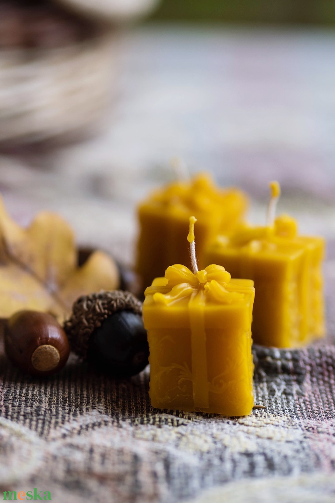 Kis ajándék /tortára is tehető gyertya/ - karácsony - adventi díszek - adventi gyertyadíszek és koszorúdíszek - Meska.hu