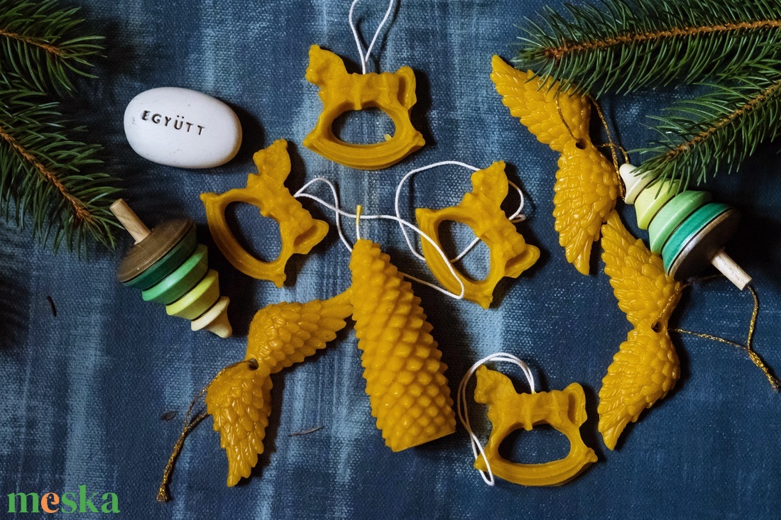  Karácsonyfadíszek tobozzal - művészet - más művészeti ág - Meska.hu