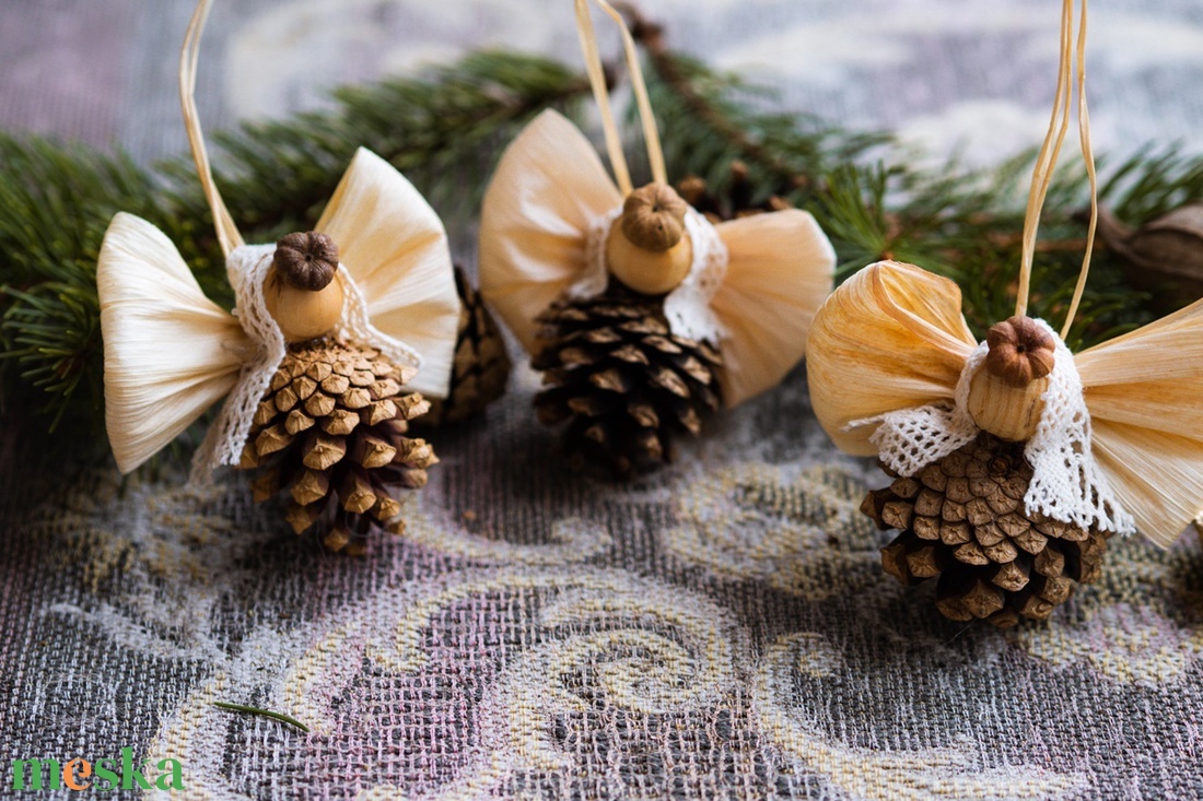 Tobozos  angyalok - karácsony - karácsonyi lakásdekoráció - karácsonyfadíszek - Meska.hu