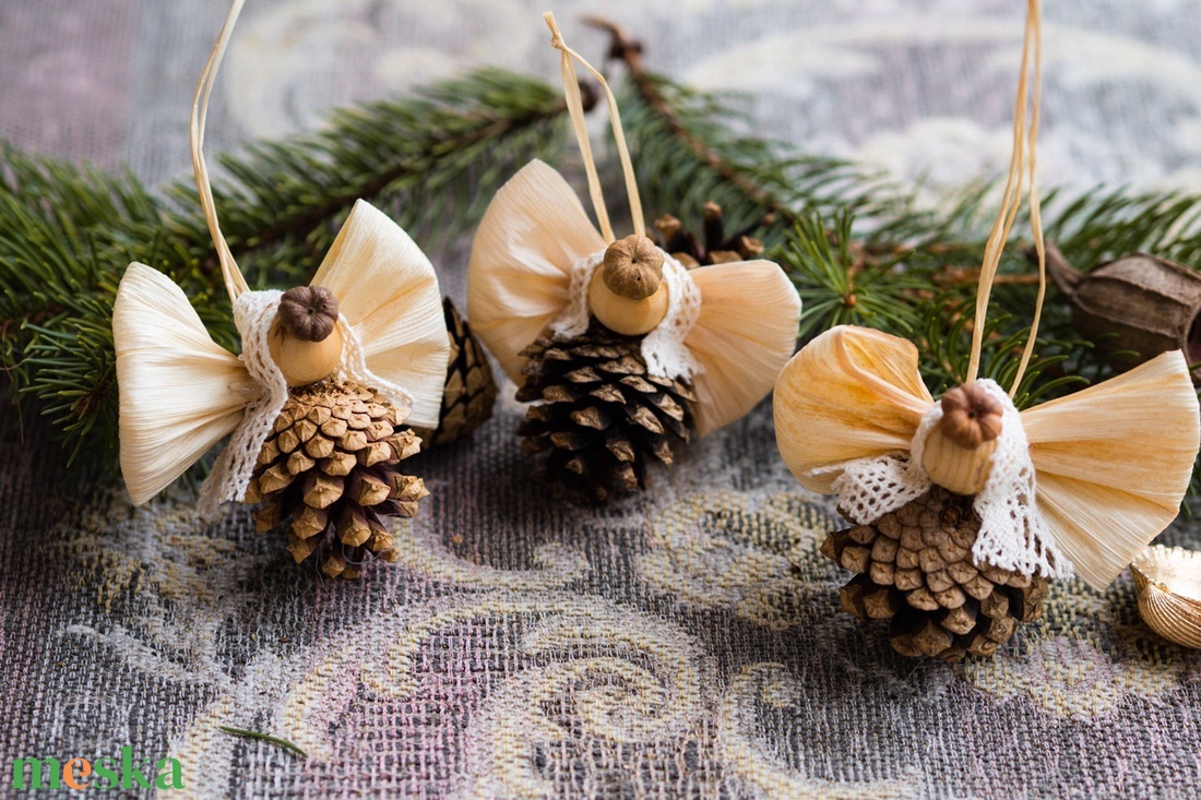 Tobozos  angyalok - karácsony - karácsonyi lakásdekoráció - karácsonyfadíszek - Meska.hu