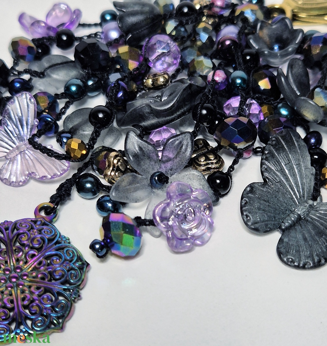 Fekete, lila irizáló színű, táskaékszer, táskadísz, mandala dísszel.  - táska & tok - kulcstartó & táskadísz - táskadísz - Meska.hu Fekete, lila irizáló színű, táskaékszer, táskadísz, mandala dísszel.  - táska & tok - kulcstartó & táskadísz - táskadísz - Meska.hu