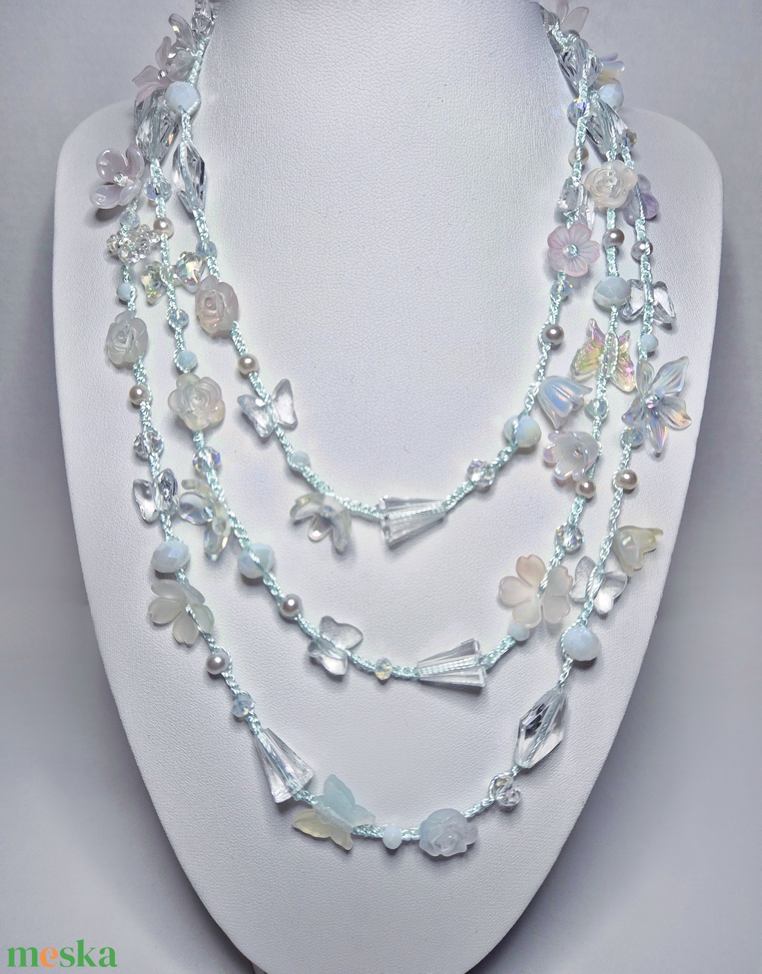 Horgolt nyaklánc, légies, halvány pasztell árnyalatokkal - ékszer - nyaklánc - hosszú nyaklánc - Meska.hu