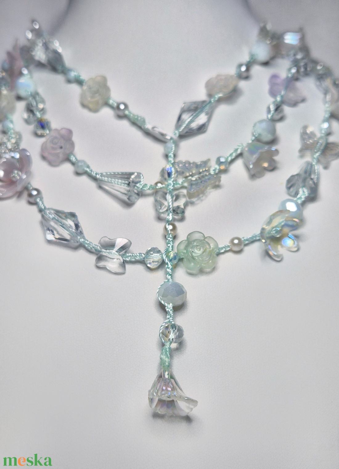 Horgolt nyaklánc, légies, halvány pasztell árnyalatokkal - ékszer - nyaklánc - hosszú nyaklánc - Meska.hu