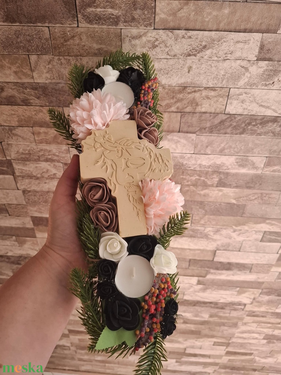 Sírdísz/kegyeleti dísz Keresztel és Jézus arcával - otthon & életmód - vallás - temetkezési tárgy - sírdísz, kegyeleti dísz - Meska.hu