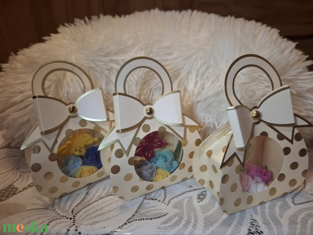 Anyáknapi, nőnapi, valentinnapi mini virágtáska pezsgő színű - otthon & életmód - virágdekoráció - virágdíszek - asztali virágdísz - Meska.hu