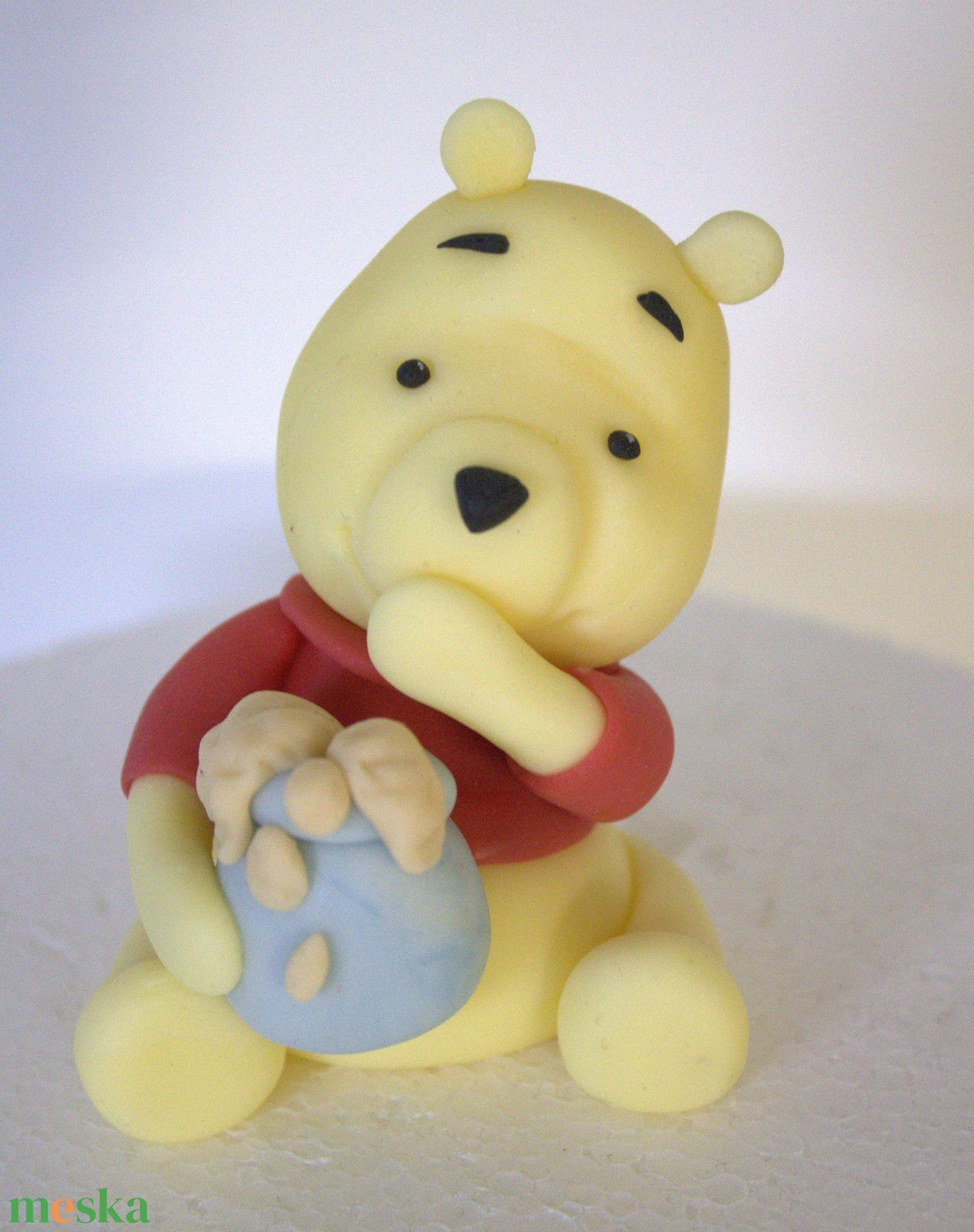 Egyedi Micimackó cukorfigura - Kézzel készített tortadísz gyerek szülinapi tortákhoz - otthon & életmód - konyhafelszerelés, tálalás - sütés, főzés - sütidísz - Meska.hu
