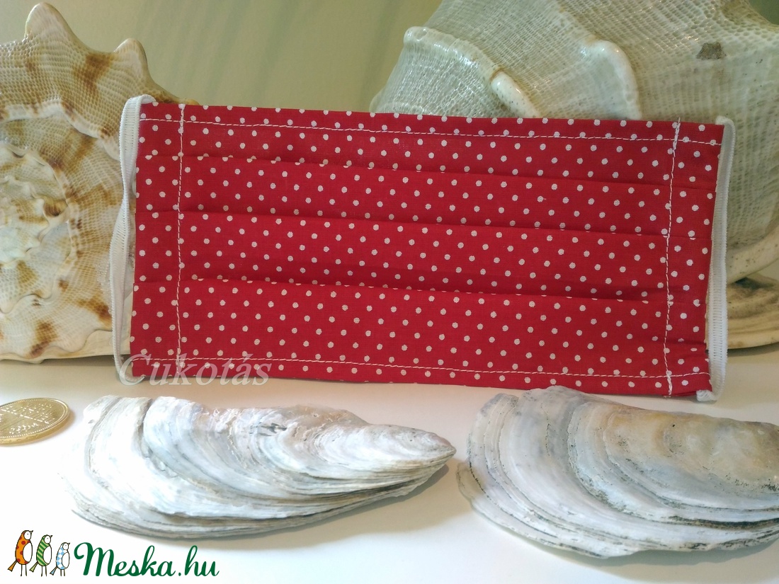 Piros pöttyös, egyrétegű, fülkímélő maszk -  - Meska.hu