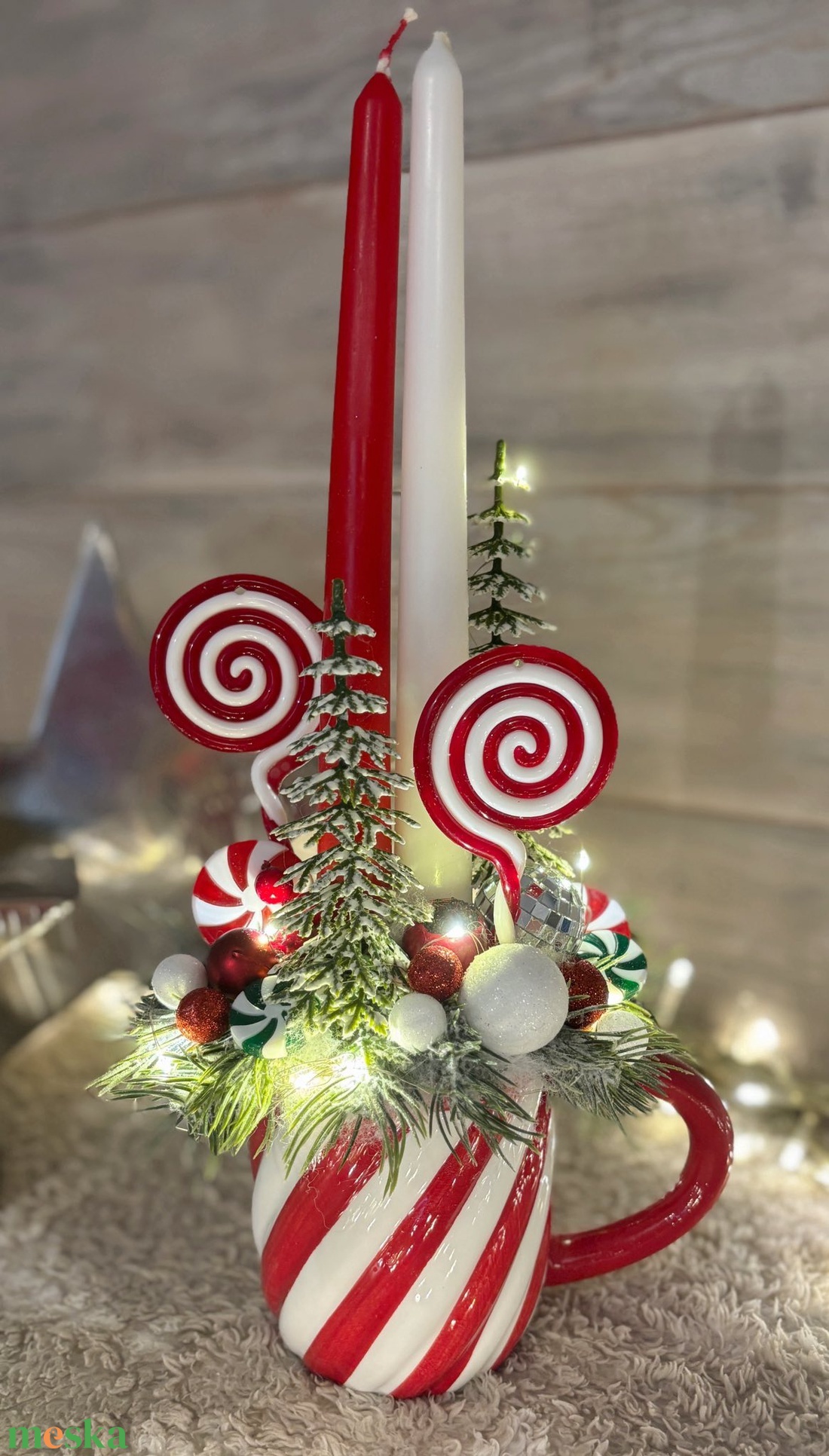 Piros fehér cukorkás gyertyás karácsonyi készítmény - karácsony - karácsonyi lakásdekoráció - ünnepi asztaldekoráció - Meska.hu