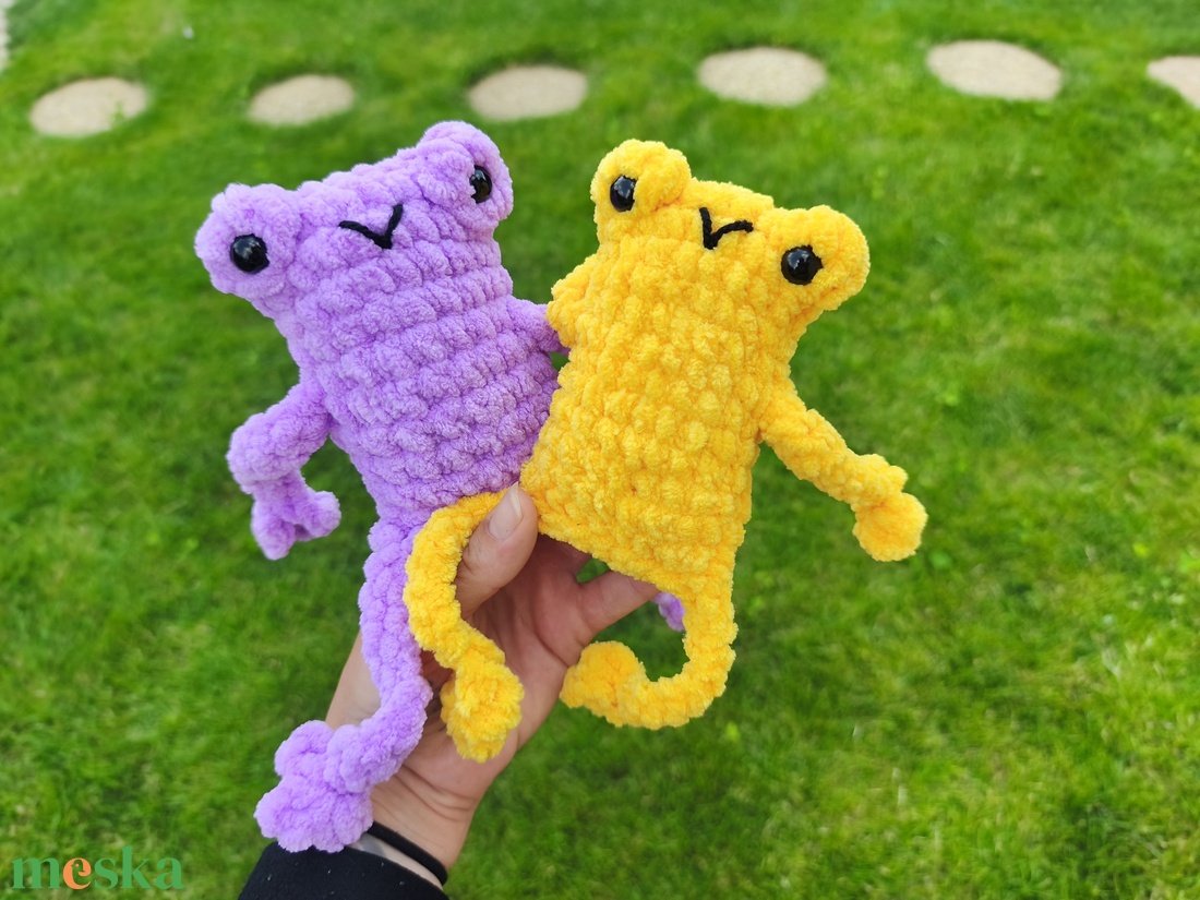 Horgolt hosszúlábú béka plüss (Leggy Frog) � kézzel készült színes amigurumi figura - játék & sport - plüssállat & játékfigura - béka - Meska.hu