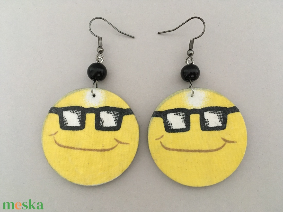 Napszemüveges smile fülbevaló - ékszer - fülbevaló - karika fülbevaló - Meska.hu Napszemüveges smile fülbevaló - ékszer - fülbevaló - karika fülbevaló - Meska.hu