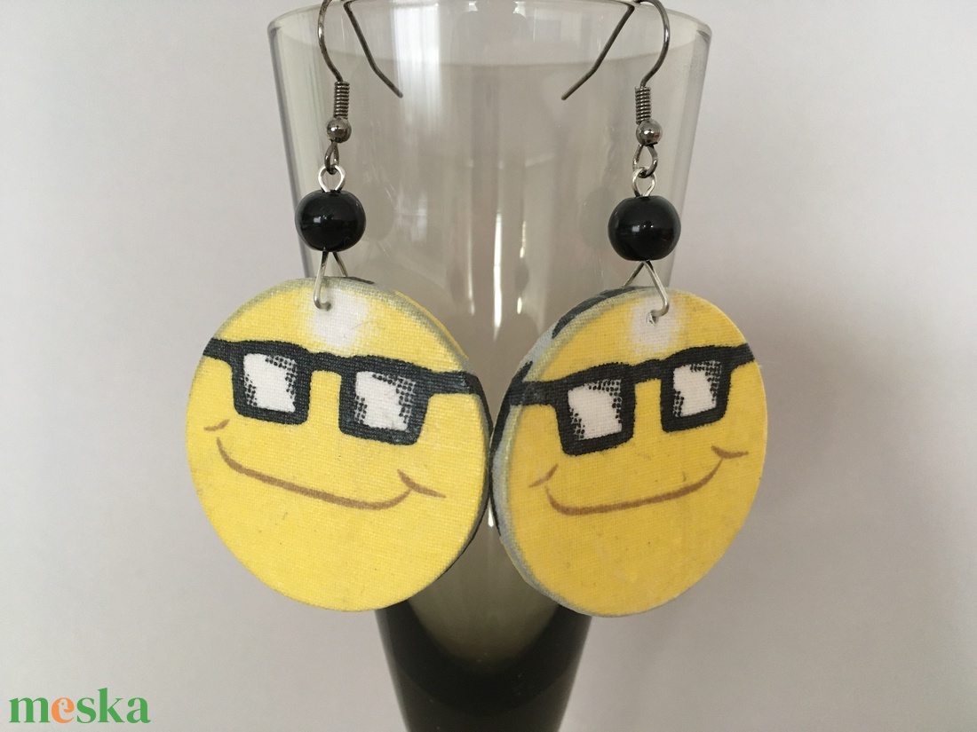 Napszemüveges smile fülbevaló - ékszer - fülbevaló - karika fülbevaló - Meska.hu Napszemüveges smile fülbevaló - ékszer - fülbevaló - karika fülbevaló - Meska.hu