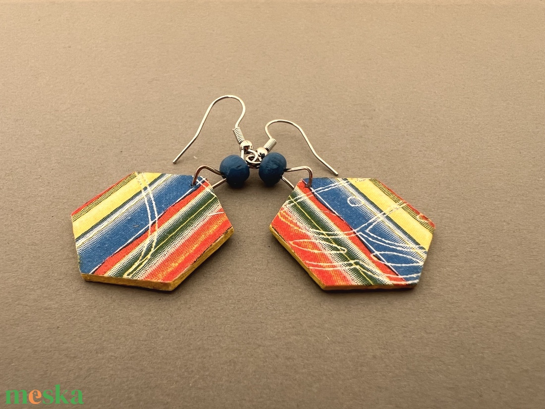 Csíkos méhsejt fübevaló - ékszer - fülbevaló - lógó fülbevaló - Meska.hu