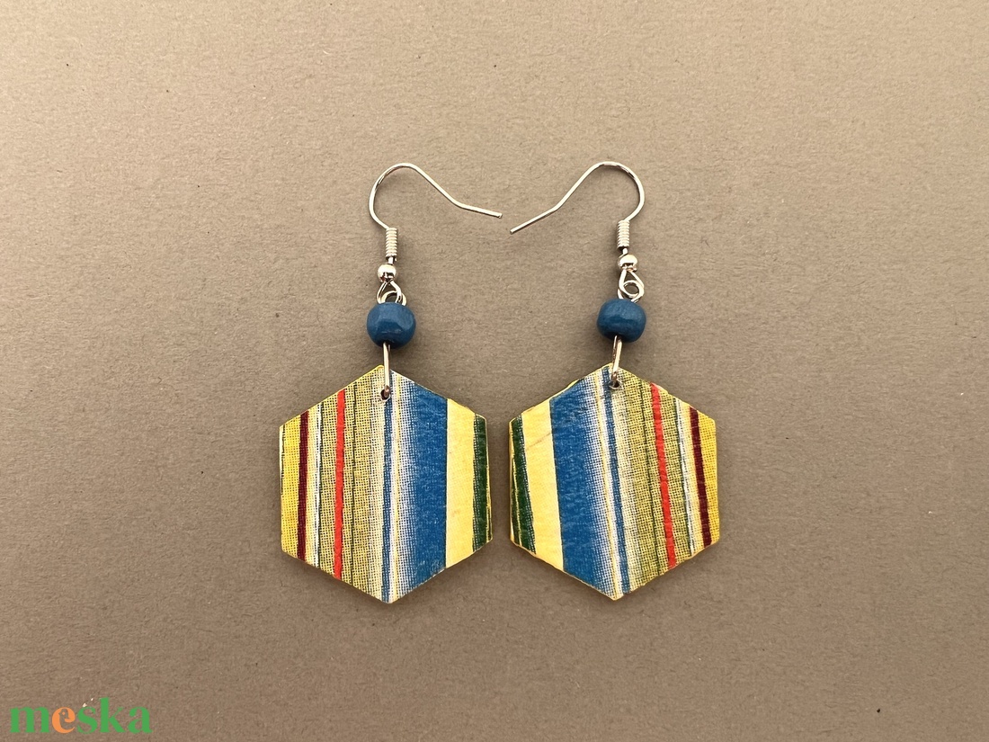 Csíkos méhsejt fübevaló - ékszer - fülbevaló - lógó fülbevaló - Meska.hu