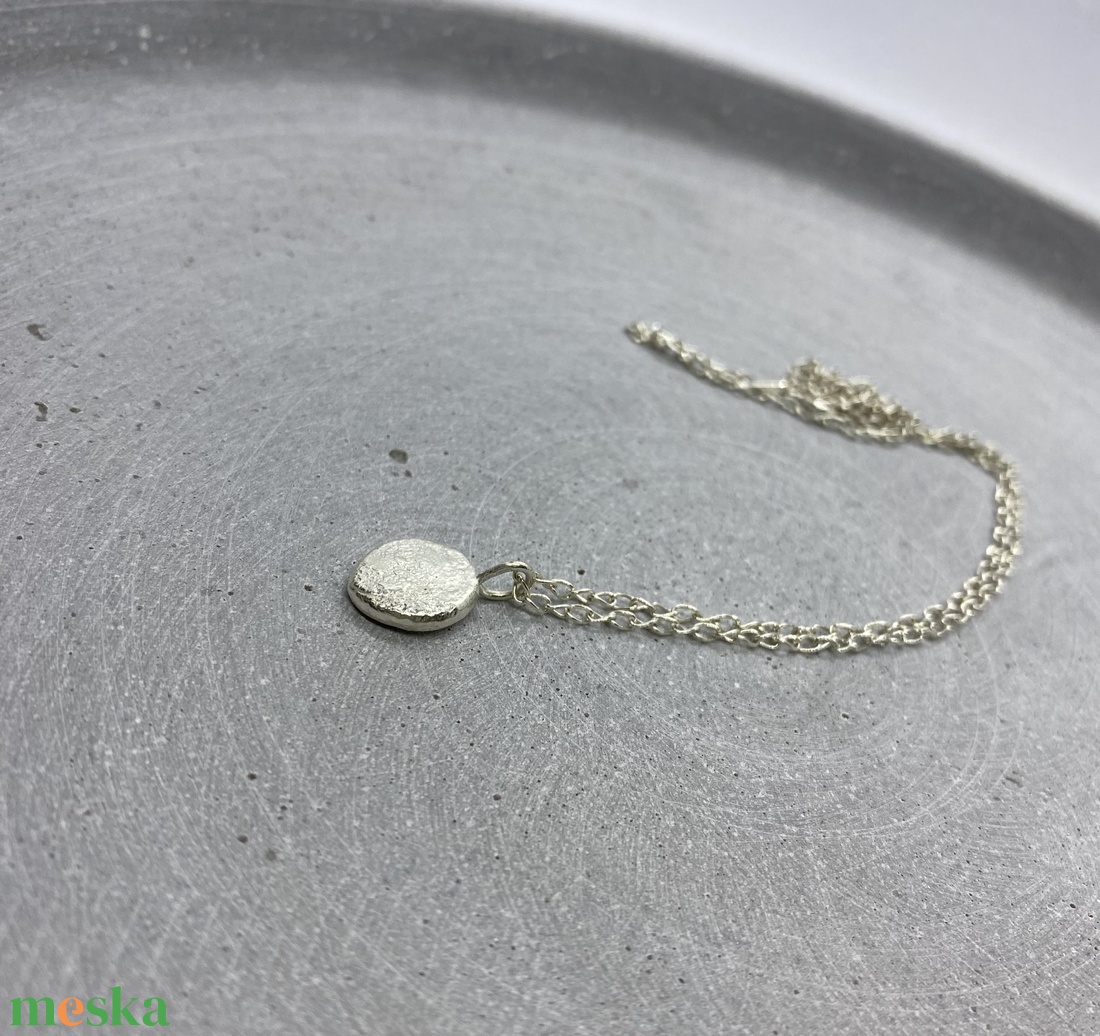 Minimalista ezüst medál  és nyaklánc(3.) - ékszer - nyaklánc - bogyós nyaklánc - Meska.hu