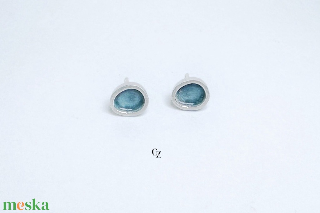 Ezüst, tűzzománc szürke színű fülbevaló - ékszer - fülbevaló - pötty fülbevaló - Meska.hu