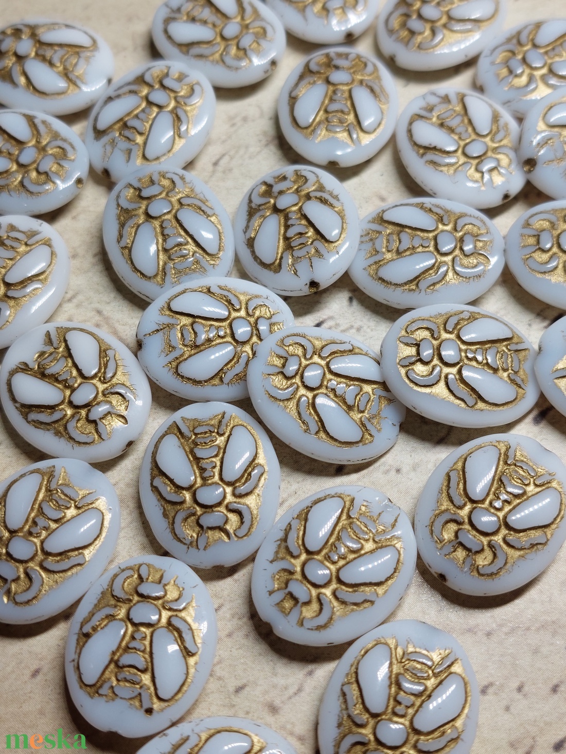 Méhecske cseh gyöngy  - kellékek & szerszámok - gyöngyfűzés kellékek - üveggyöngy - Meska.hu