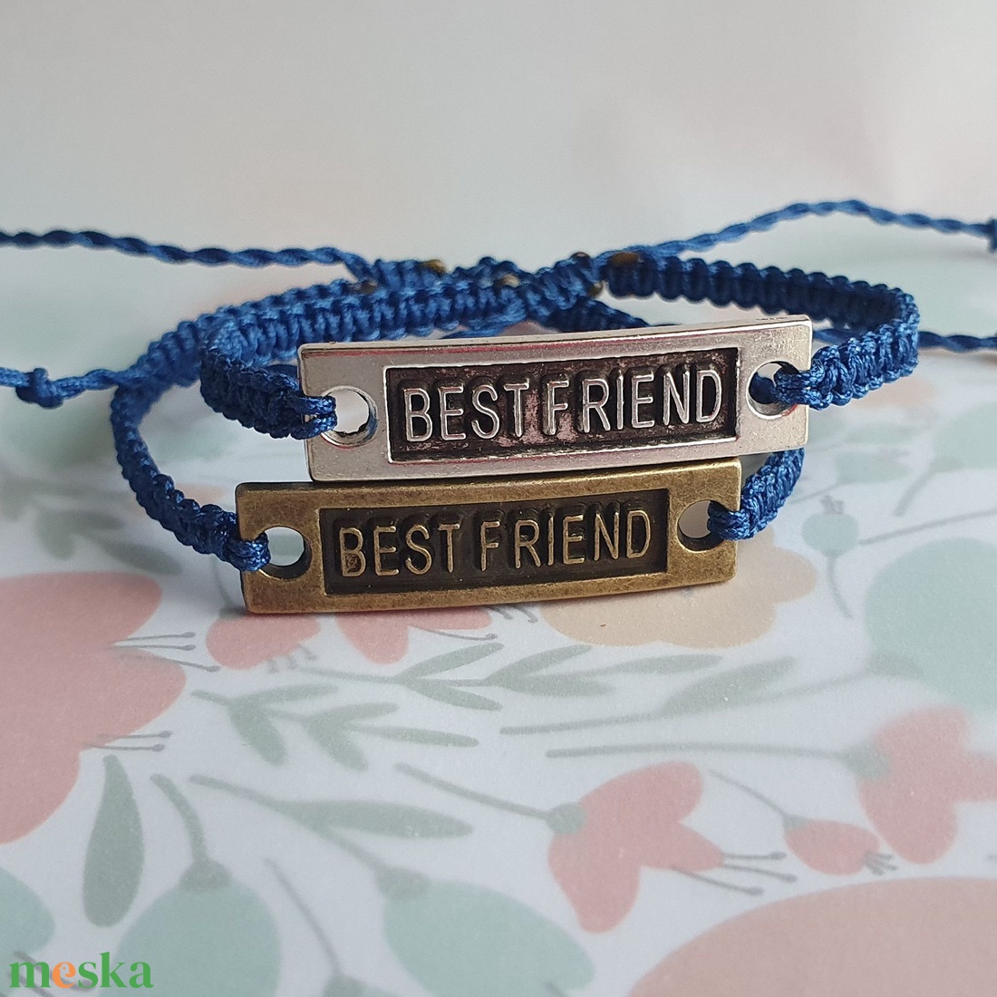 Fonott makramé karkötők - best friend medállal (2 db) - ékszer - karkötő - fonott karkötő - Meska.hu Fonott makramé karkötők - best friend medállal (2 db) - ékszer - karkötő - fonott karkötő - Meska.hu