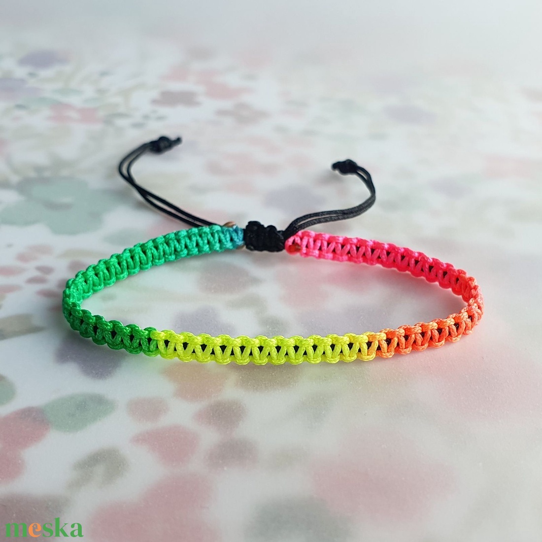 Fonott makramé karkötő - színátmenetes (rainbow) - ékszer - karkötő - fonott karkötő - Meska.hu Fonott makramé karkötő - színátmenetes (rainbow) - ékszer - karkötő - fonott karkötő - Meska.hu