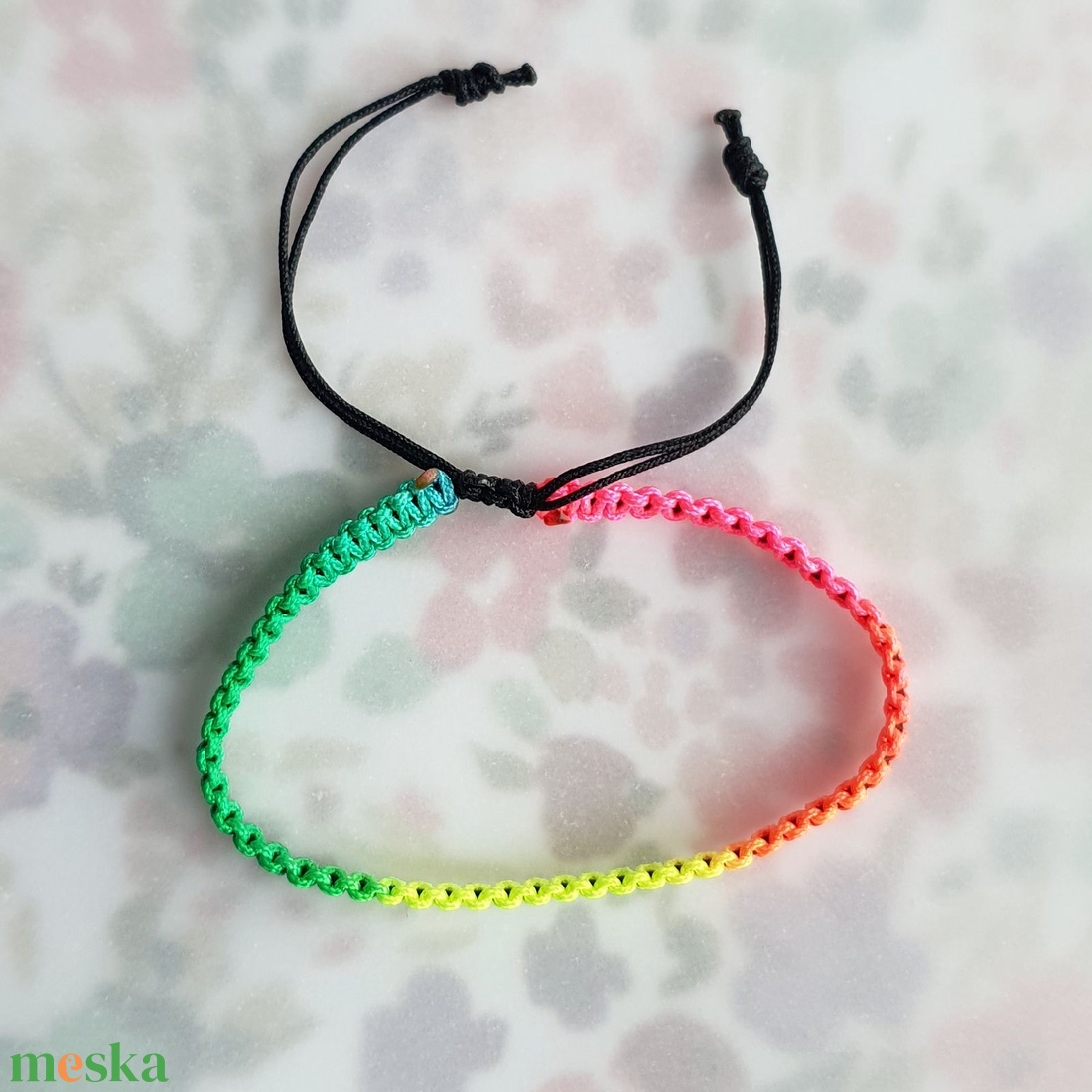 Fonott makramé karkötő - színátmenetes (rainbow) - ékszer - karkötő - fonott karkötő - Meska.hu Fonott makramé karkötő - színátmenetes (rainbow) - ékszer - karkötő - fonott karkötő - Meska.hu