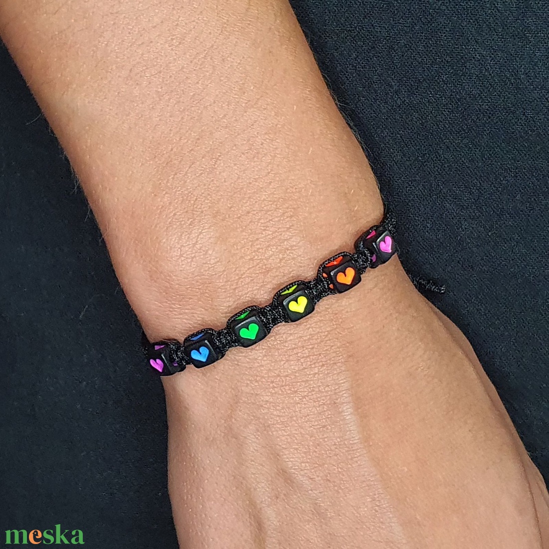 Fonott makramé karkötő - színátmenetes szíves gyöngyökkel (rainbow) - ékszer - karkötő - fonott karkötő - Meska.hu Fonott makramé karkötő - színátmenetes szíves gyöngyökkel (rainbow) - ékszer - karkötő - fonott karkötő - Meska.hu