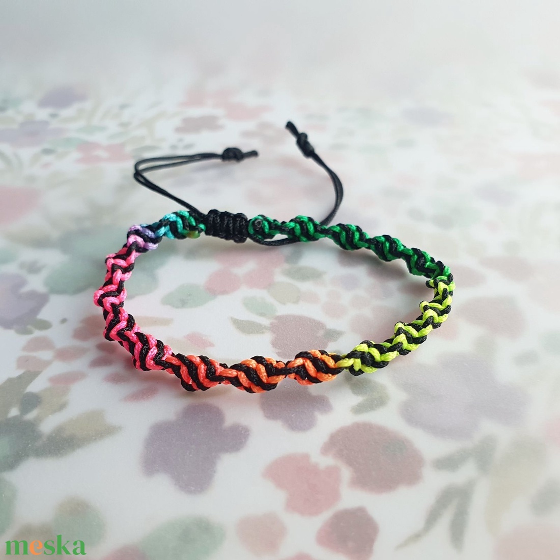 Fonott makramé karkötő - színátmenetes (rainbow) - ékszer - karkötő - fonott karkötő - Meska.hu Fonott makramé karkötő - színátmenetes (rainbow) - ékszer - karkötő - fonott karkötő - Meska.hu