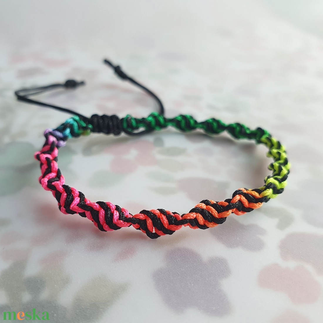 Fonott makramé karkötő - színátmenetes (rainbow) - ékszer - karkötő - fonott karkötő - Meska.hu Fonott makramé karkötő - színátmenetes (rainbow) - ékszer - karkötő - fonott karkötő - Meska.hu