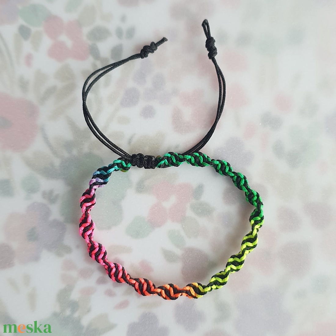 Fonott makramé karkötő - színátmenetes (rainbow) - ékszer - karkötő - fonott karkötő - Meska.hu Fonott makramé karkötő - színátmenetes (rainbow) - ékszer - karkötő - fonott karkötő - Meska.hu