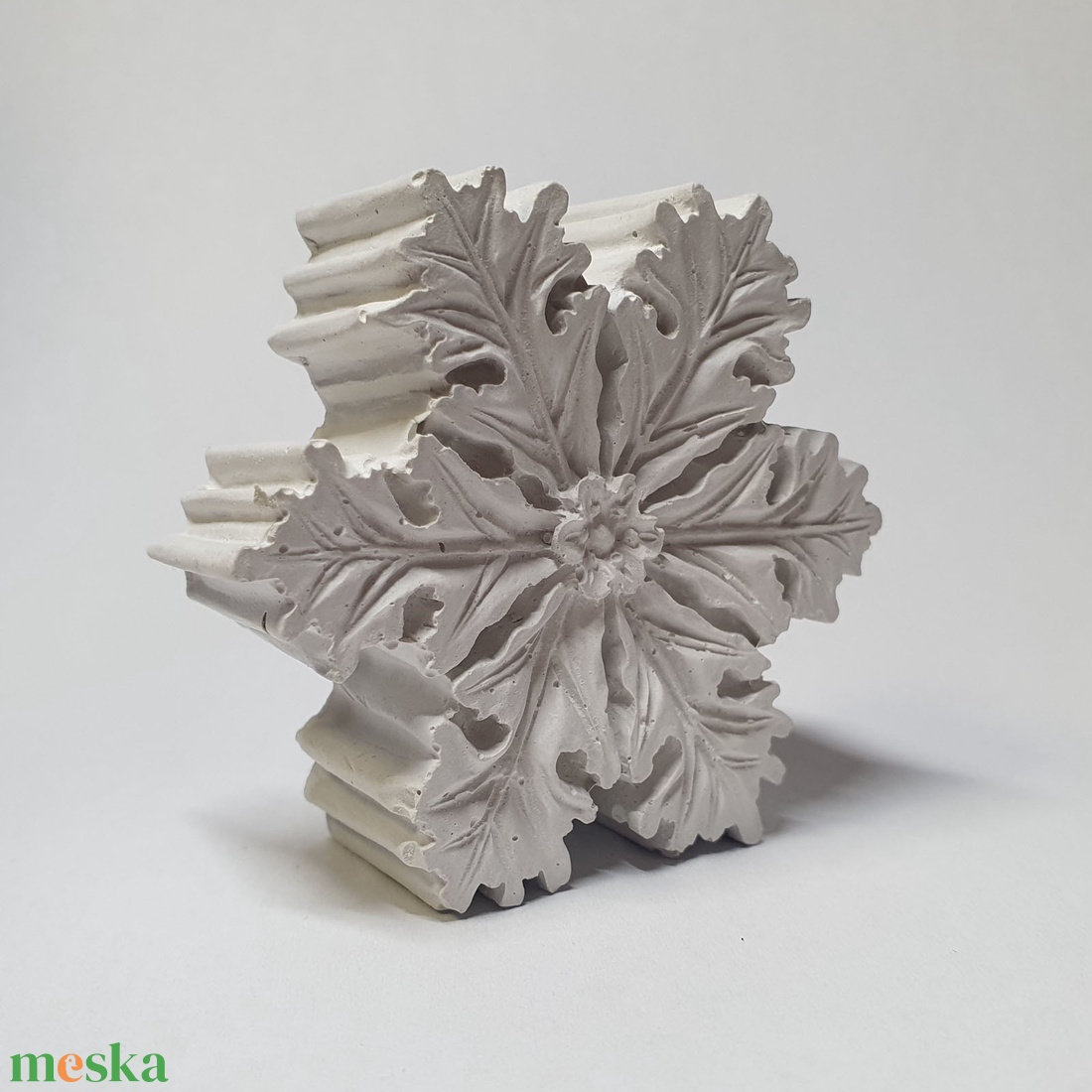 Festhető gipsz hópehely - karácsony - karácsonyi lakásdekoráció - ünnepi asztaldekoráció - Meska.hu