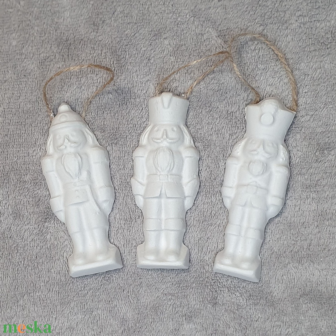 Gipsz karácsonyfadíszek - 3 db - diótörő  - karácsony - karácsonyi lakásdekoráció - karácsonyfadíszek - Meska.hu