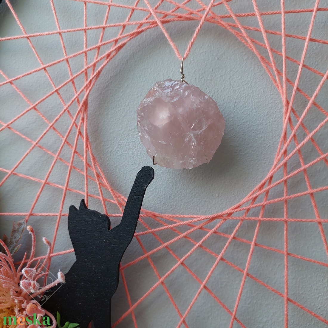 Cicás fali dísz rózsakvarccal - otthon & életmód - dekoráció - fali és függő dekoráció - falra akasztható dekor - Meska.hu