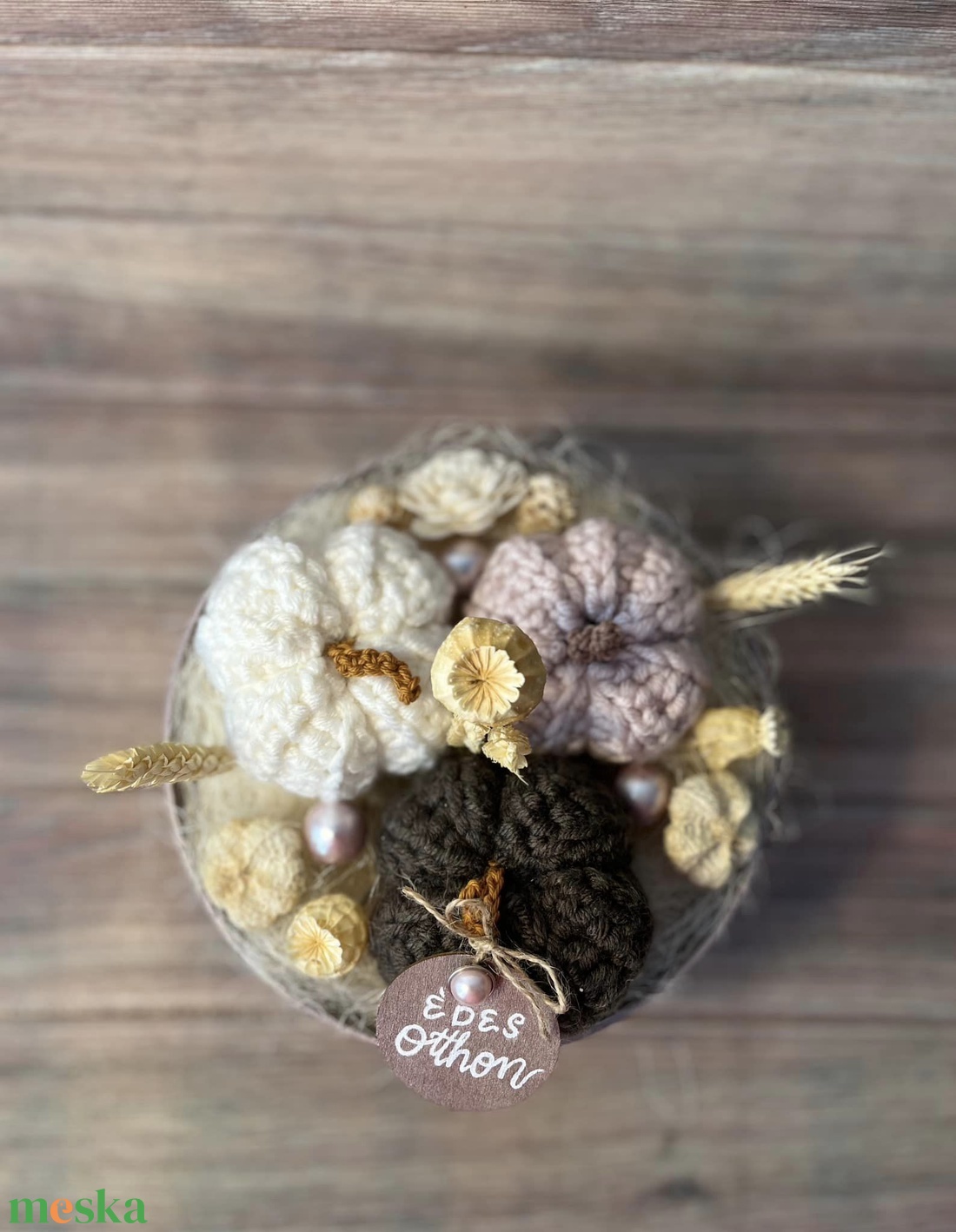 Púder színű asztaldísz horgolt tök díszekkel - esküvő - dekoráció - asztaldísz - Meska.hu