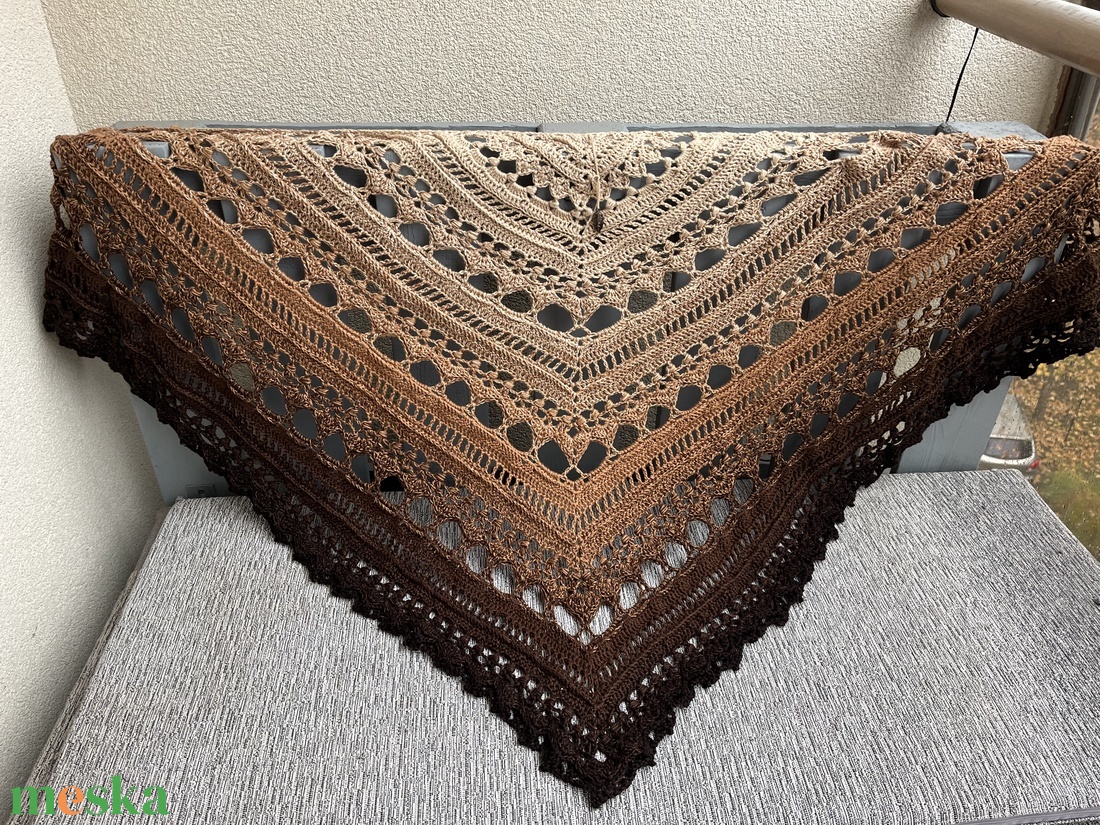 Barna horgolt kendő - ruha & divat - sál, sapka, kendő - vállkendő - Meska.hu