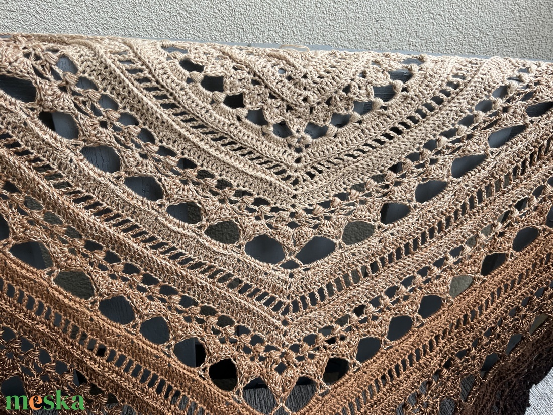 Barna horgolt kendő - ruha & divat - sál, sapka, kendő - vállkendő - Meska.hu