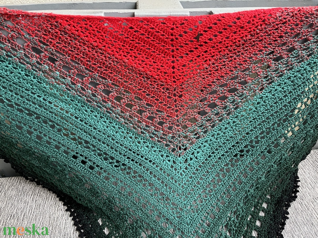 Piros-türkiz horgolt kendő - ruha & divat - sál, sapka, kendő - vállkendő - Meska.hu