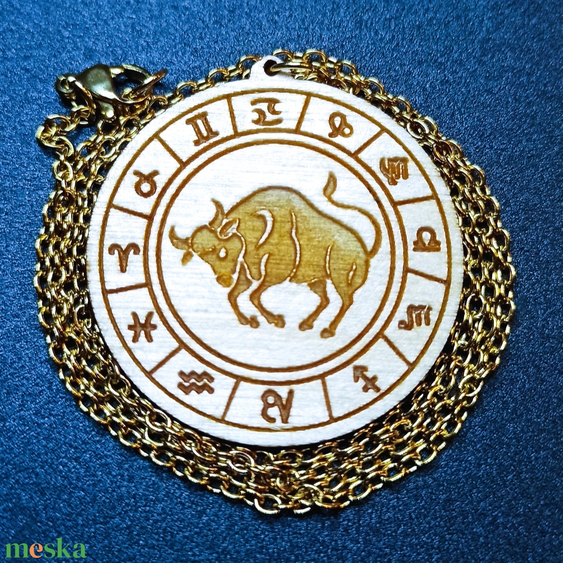 Bika horoszkópos nyaklánc � natúr fa medál, 18K aranyozott nemesacél lánccal - ékszer - nyaklánc - medálos nyaklánc - Meska.hu