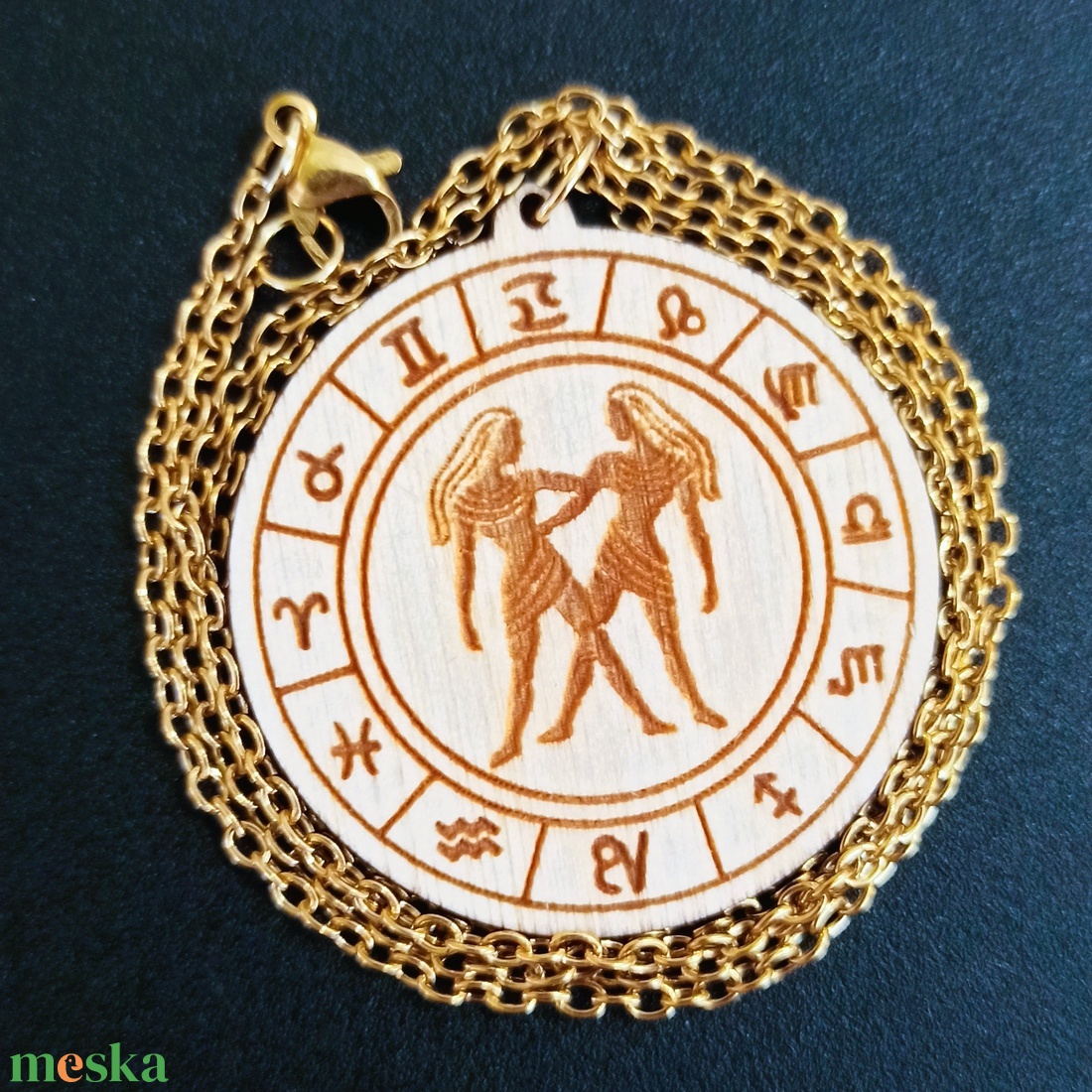 Ikrek horoszkópos nyaklánc � natúr fa medál, 18K aranyozott nemesacél lánccal - ékszer - nyaklánc - medálos nyaklánc - Meska.hu