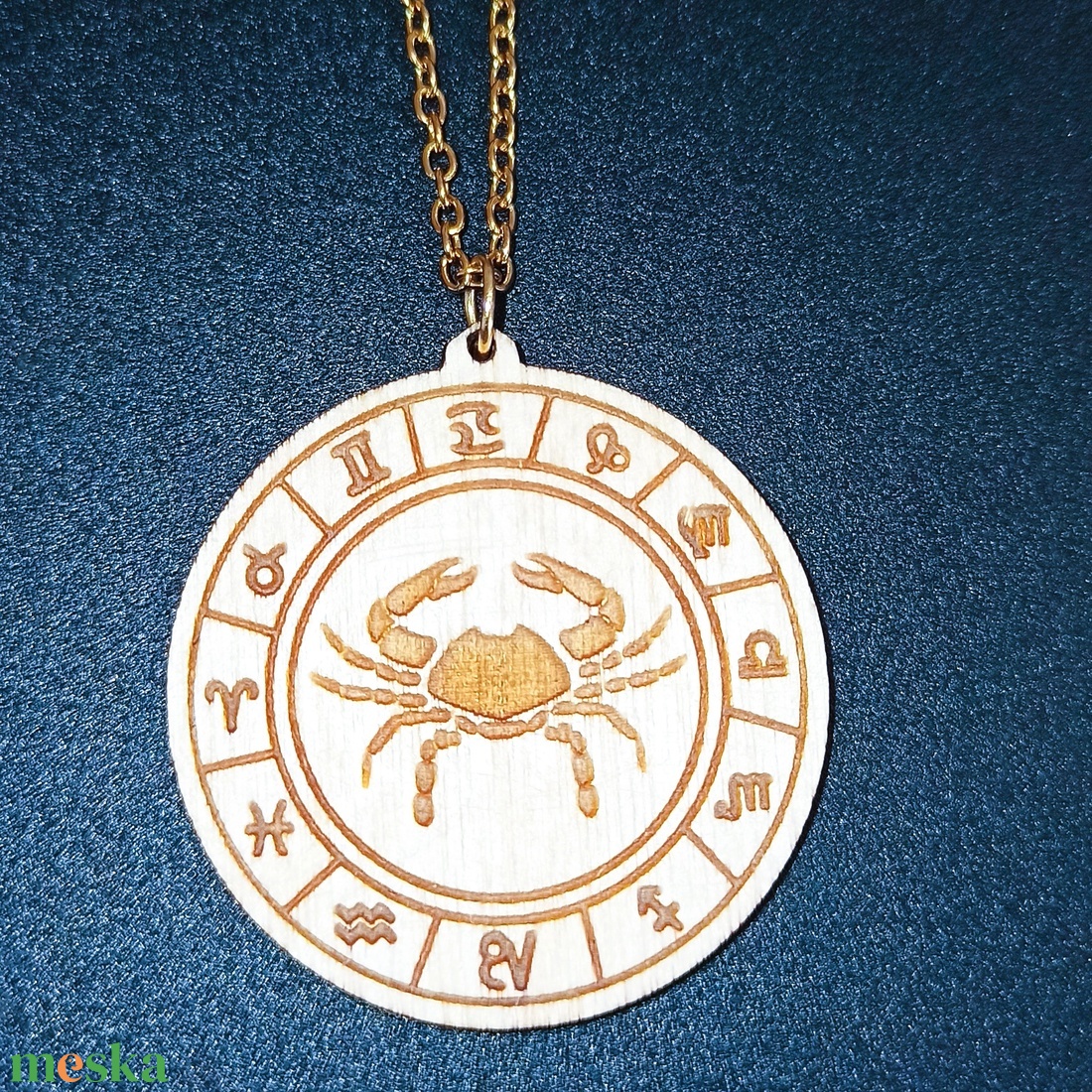 Rák horoszkópos nyaklánc � natúr fa medál, 18K aranyozott nemesacél lánccal - ékszer - nyaklánc - medálos nyaklánc - Meska.hu