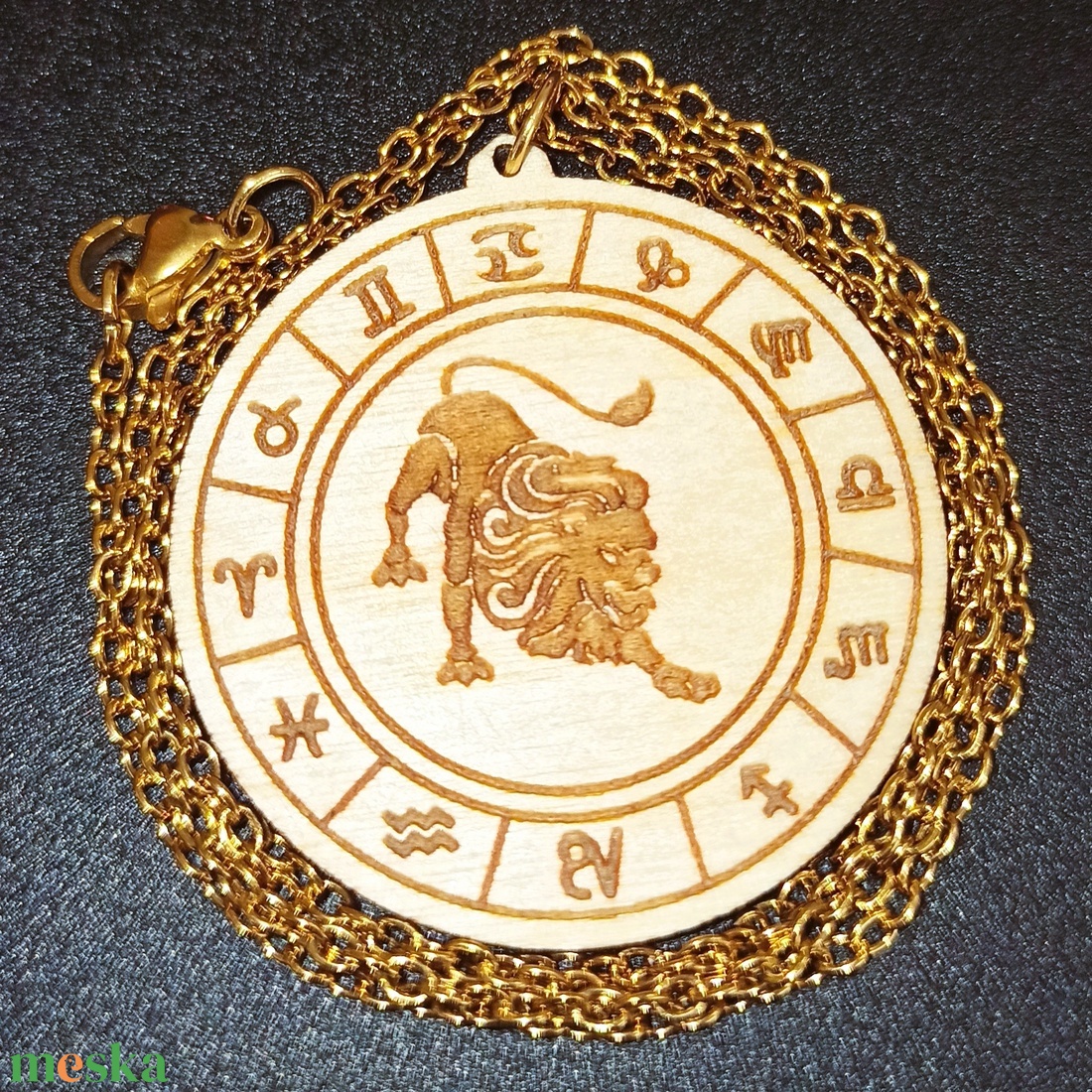 Oroszlán horoszkópos nyaklánc � natúr fa medál, 18K aranyozott nemesacél lánccal - ékszer - nyaklánc - medálos nyaklánc - Meska.hu
