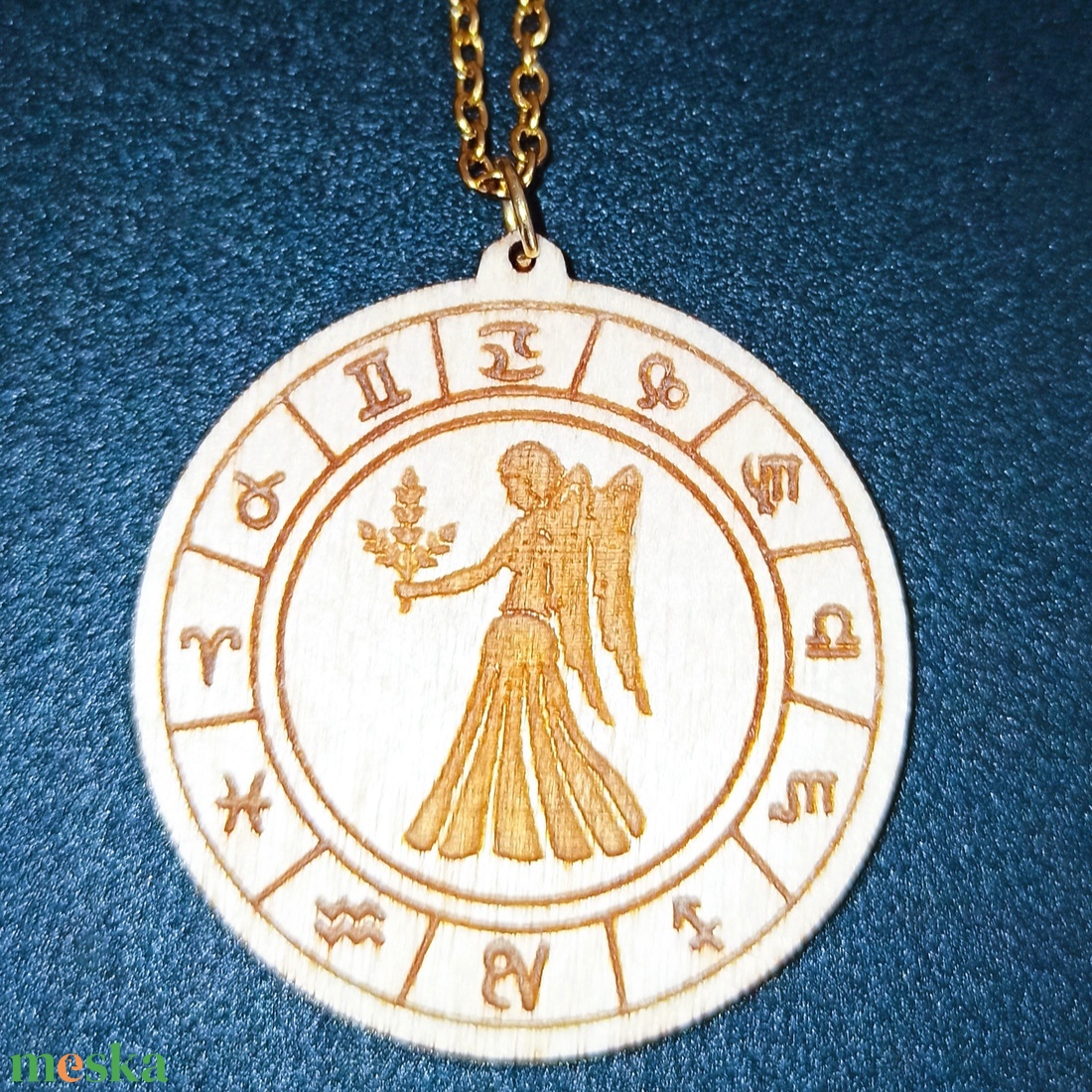Szűz horoszkópos nyaklánc � natúr fa medál, 18K aranyozott nemesacél lánccal - ékszer - nyaklánc - medálos nyaklánc - Meska.hu