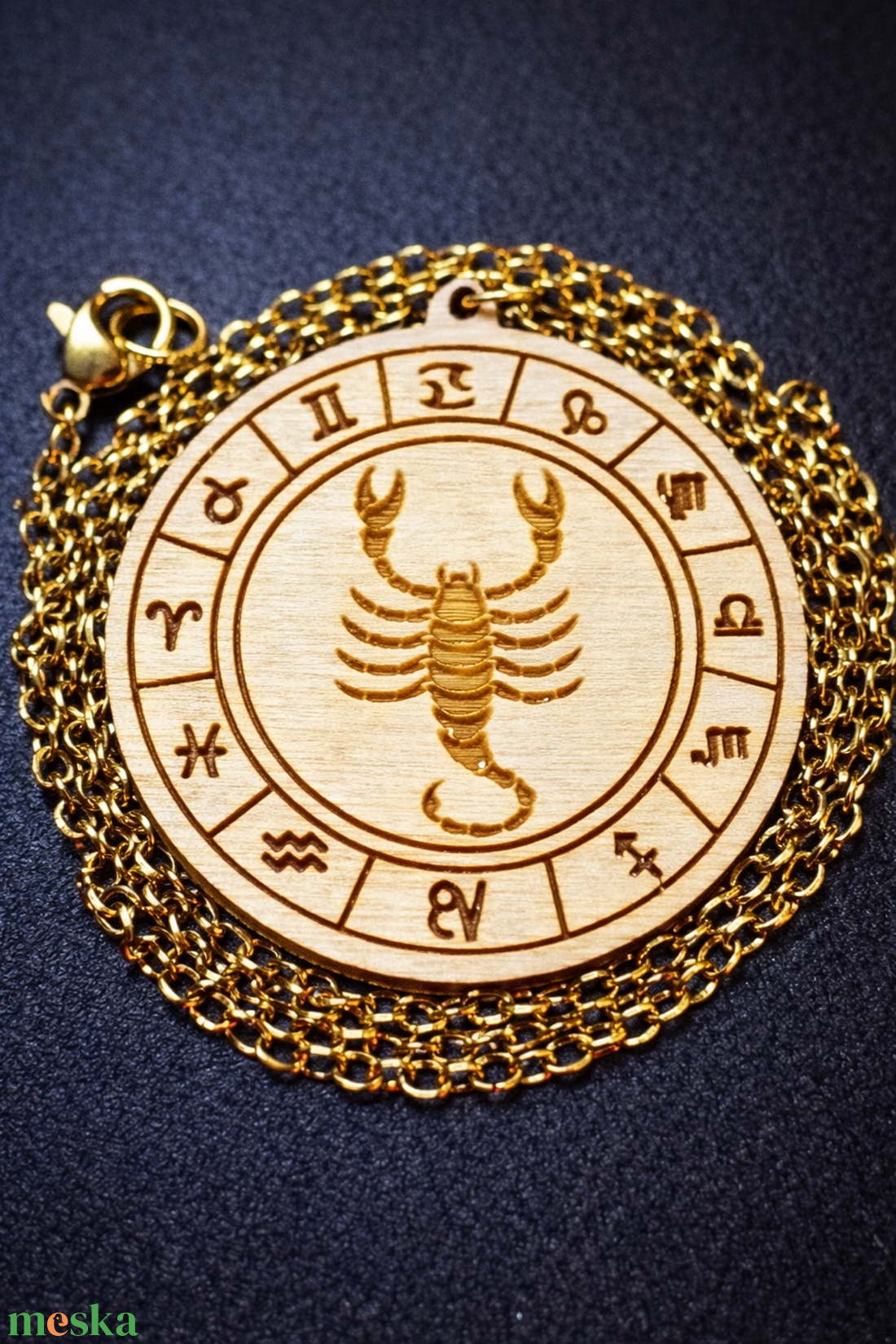 Skorpió horoszkópos nyaklánc � natúr fa medál, 18K aranyozott nemesacél lánccal - ékszer - nyaklánc - medálos nyaklánc - Meska.hu