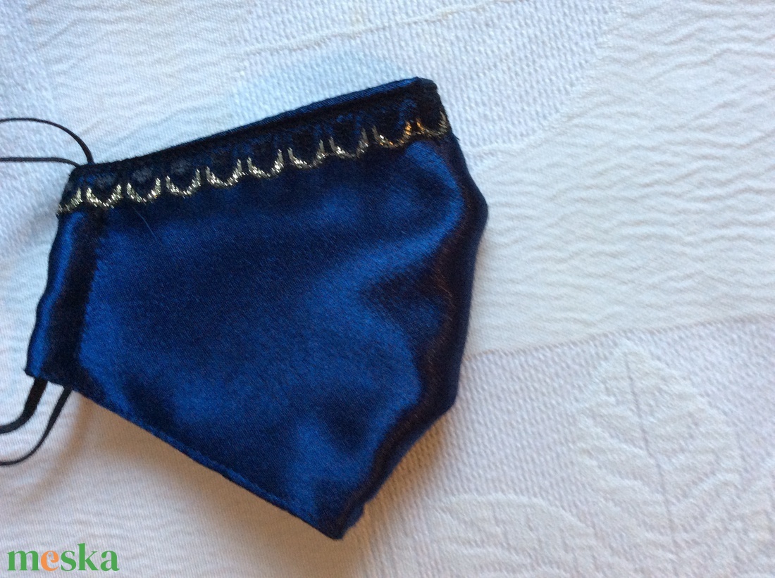 Szatén sötétkék,fekete-arany csipkés maszk - ruha & divat - maszk, arcmaszk - női - Meska.hu