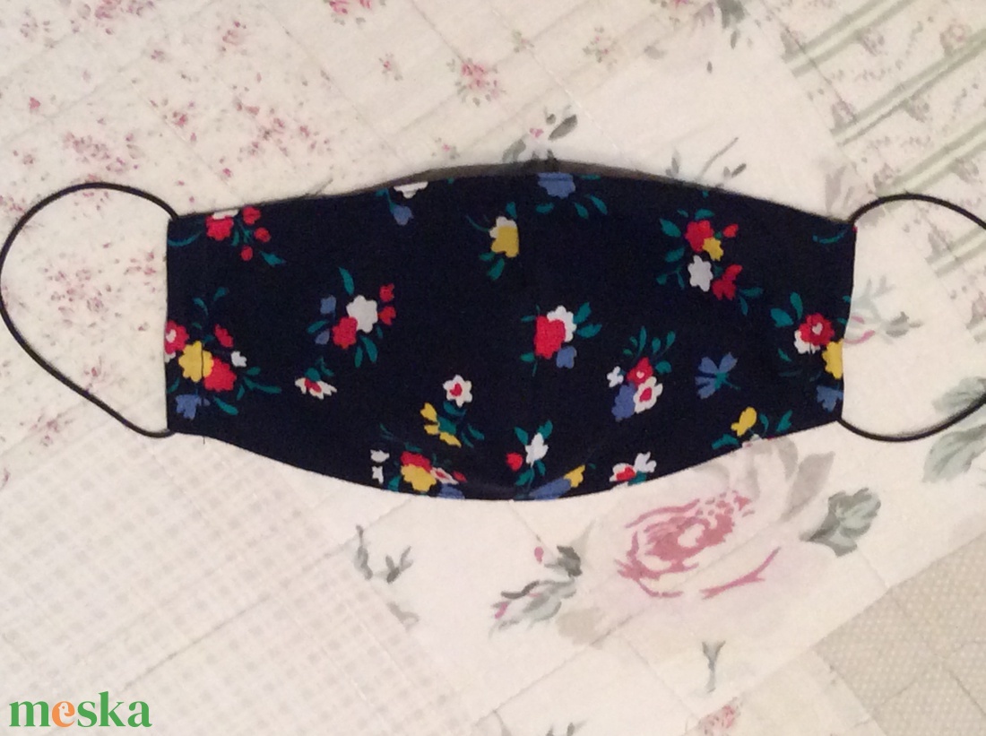 Fekete szinesvirágos maszk - ruha & divat - maszk, arcmaszk - női - Meska.hu