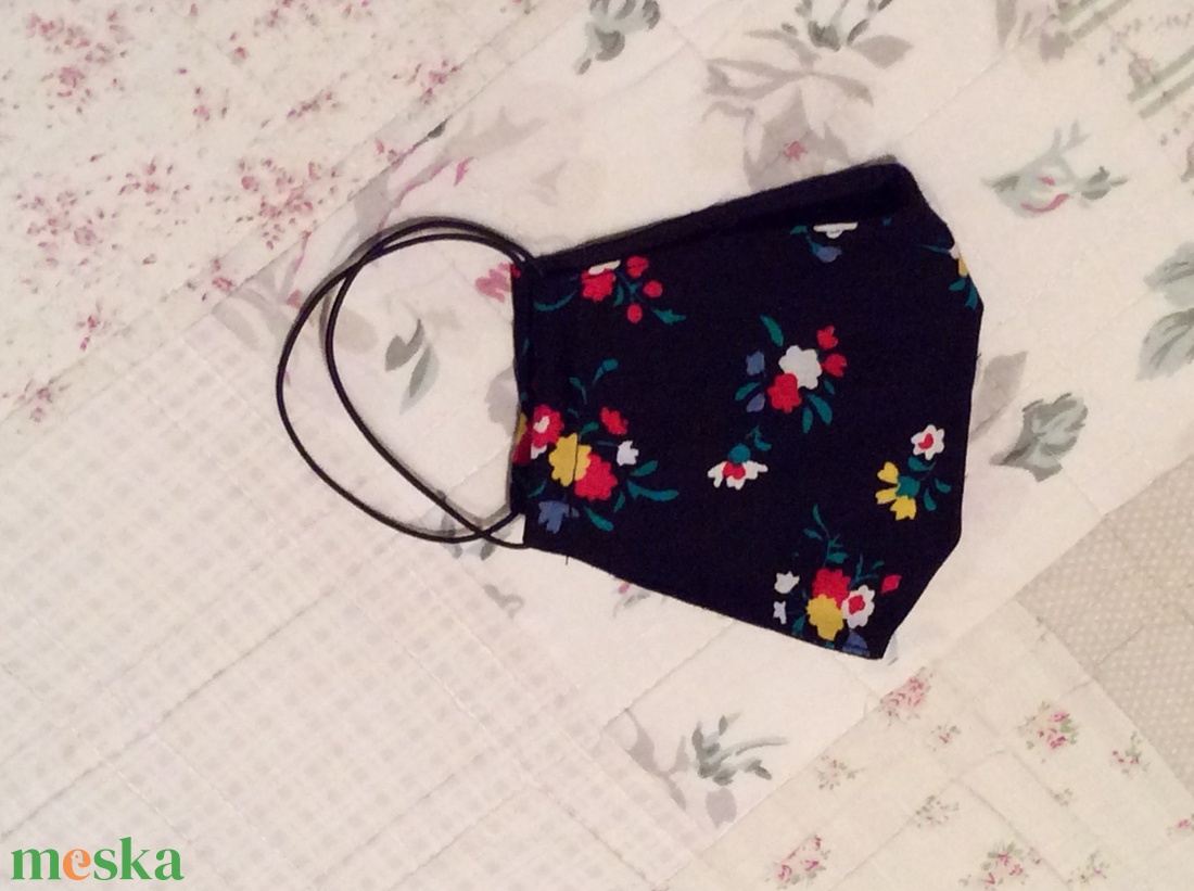 Fekete szinesvirágos maszk - ruha & divat - maszk, arcmaszk - női - Meska.hu
