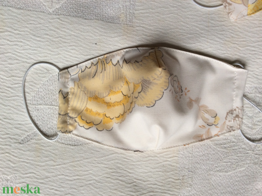 Bézsvirágos textil maszk - ruha & divat - maszk, arcmaszk - női - Meska.hu